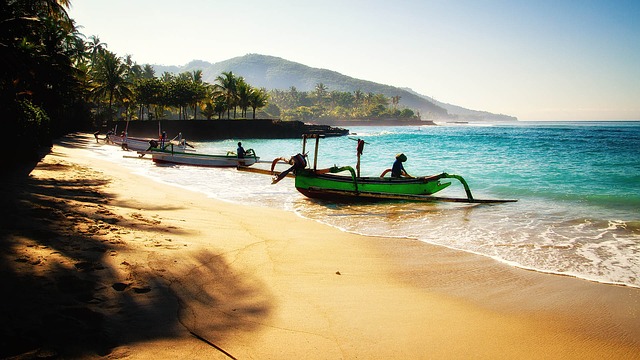 loďky na pláži.jpg